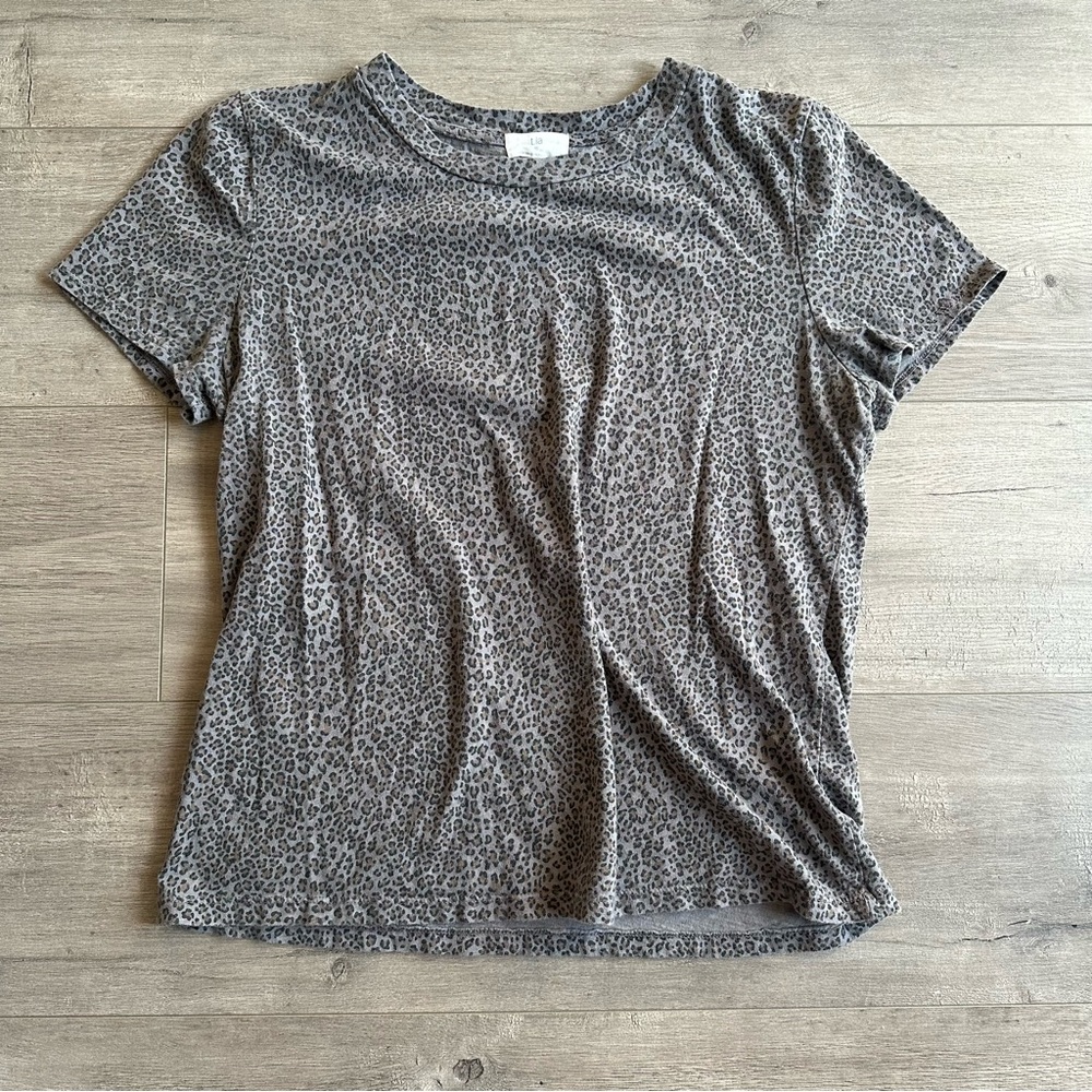t.la gray/black/brown leopard print t-shirt - size medium